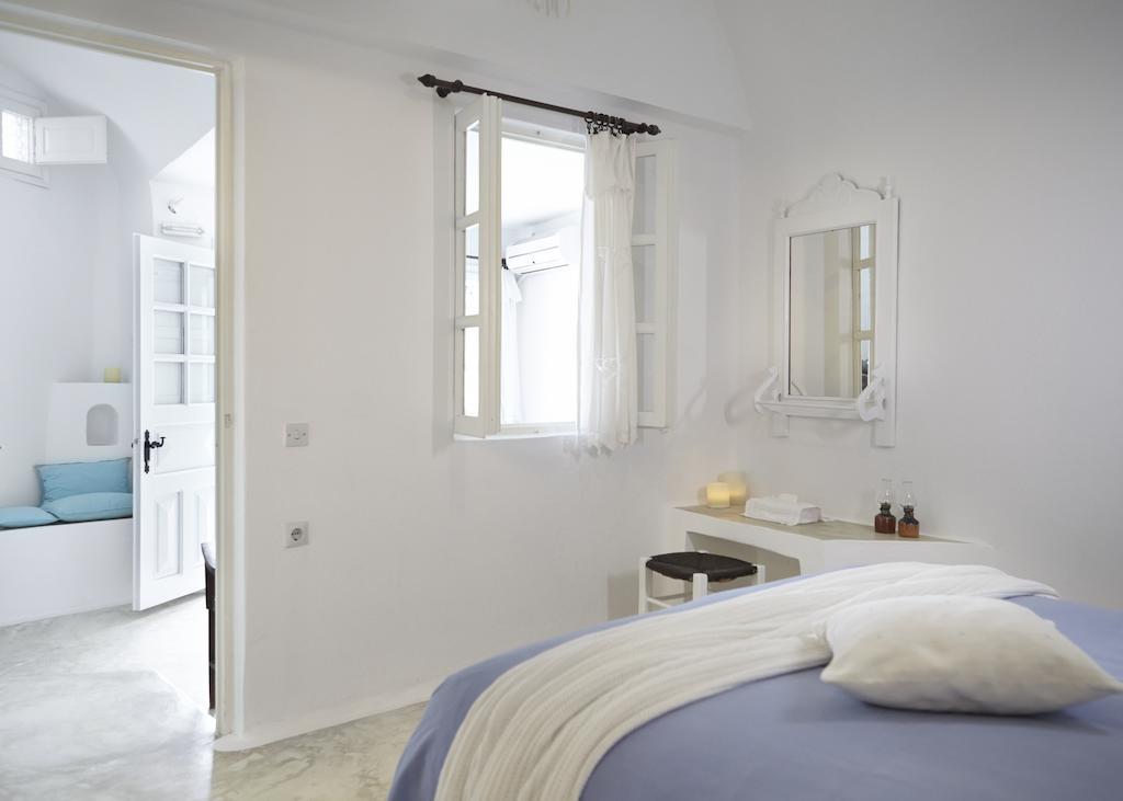 Altana Heritage Suites Imerovigli  Bilik gambar