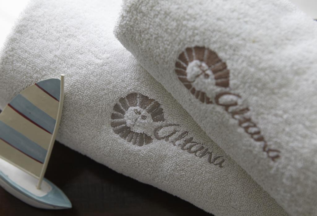 Altana Heritage Suites Imerovigli  Bilik gambar